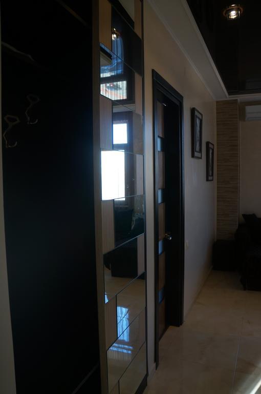 Apartment With Summer Terrace 巴统 客房 照片