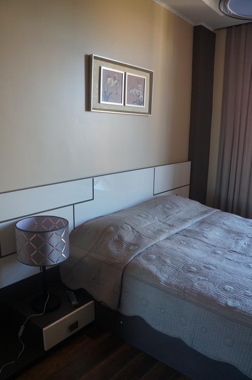 Apartment With Summer Terrace 巴统 客房 照片