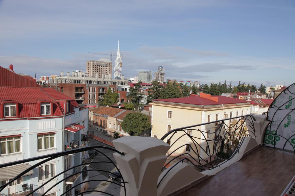 Apartment With Summer Terrace 巴统 客房 照片